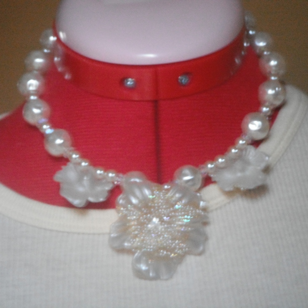 Chunky Pearl & Flower Necklace NWT
